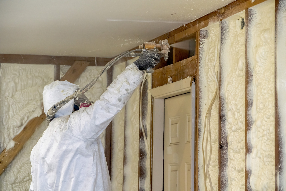 Worker,spraying,closed,cell,spray,foam,insulation,on,a,home